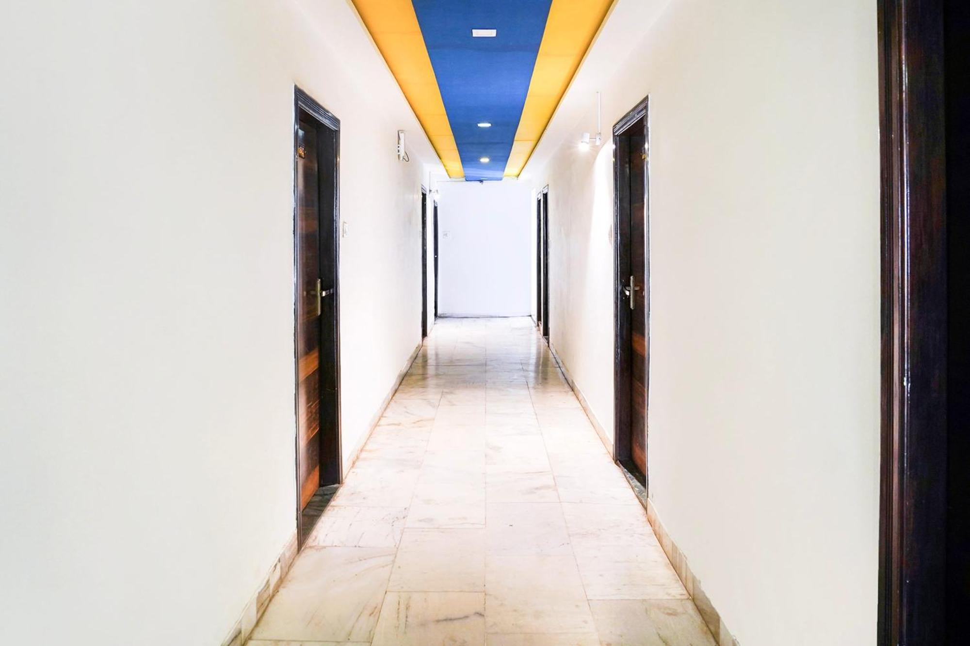 Hotel O Bridge Ahmedabad Esterno foto