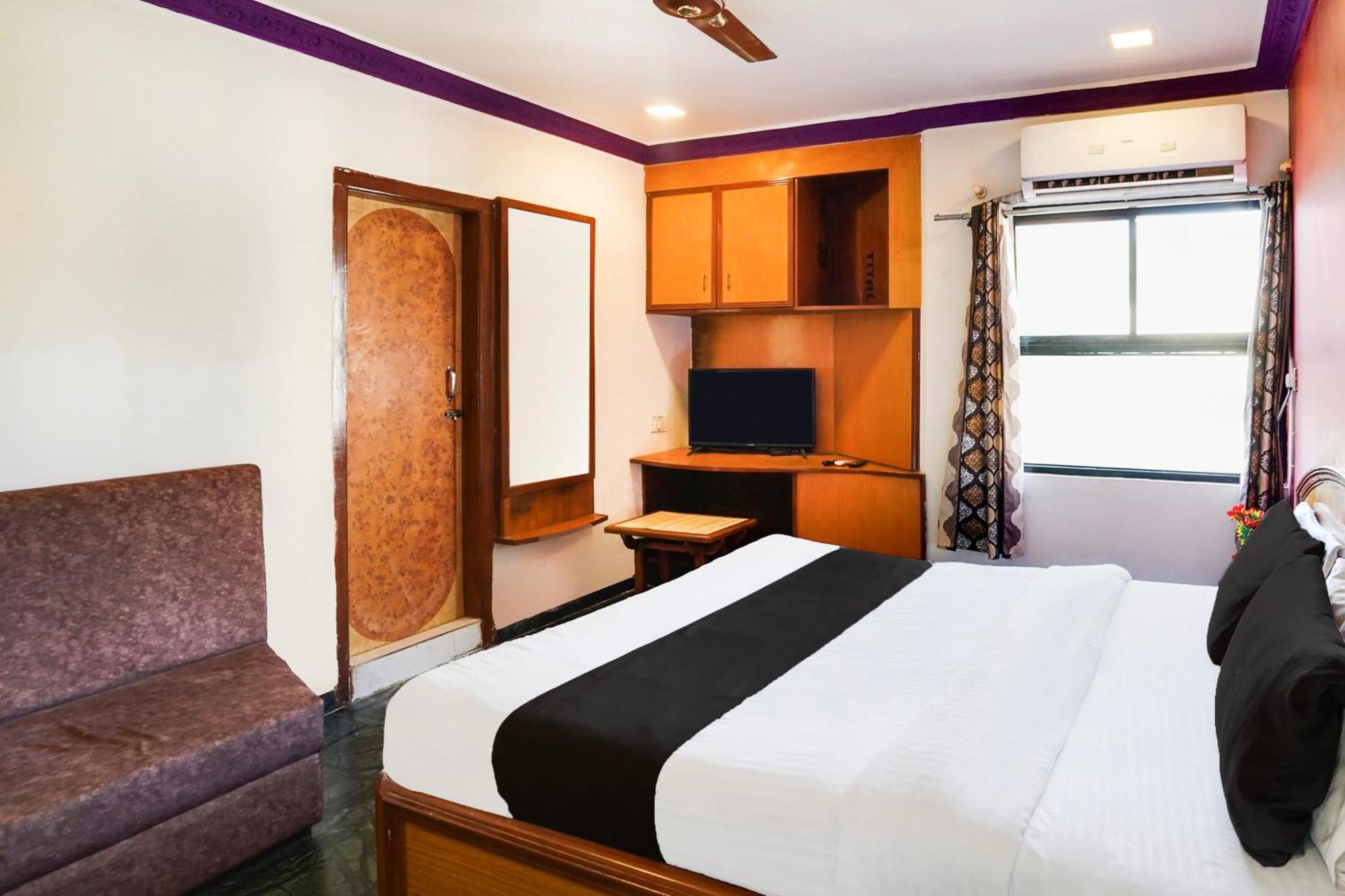 Hotel O Bridge Ahmedabad Esterno foto