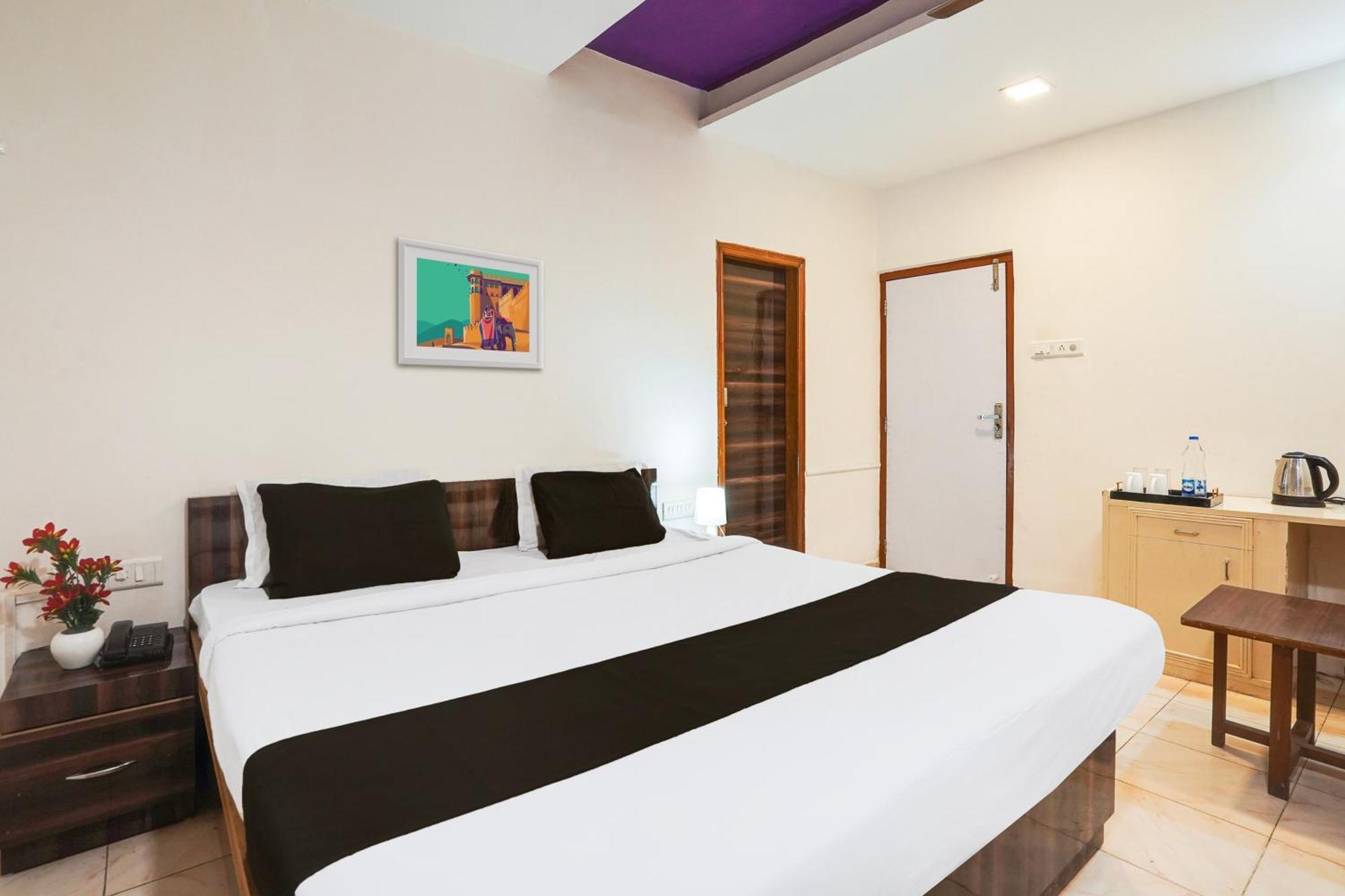 Hotel O Bridge Ahmedabad Esterno foto
