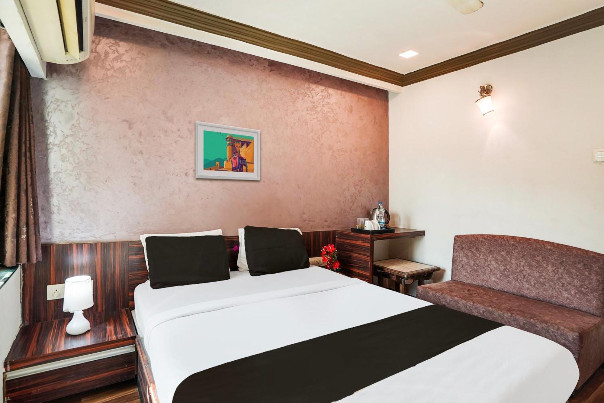 Hotel O Bridge Ahmedabad Esterno foto