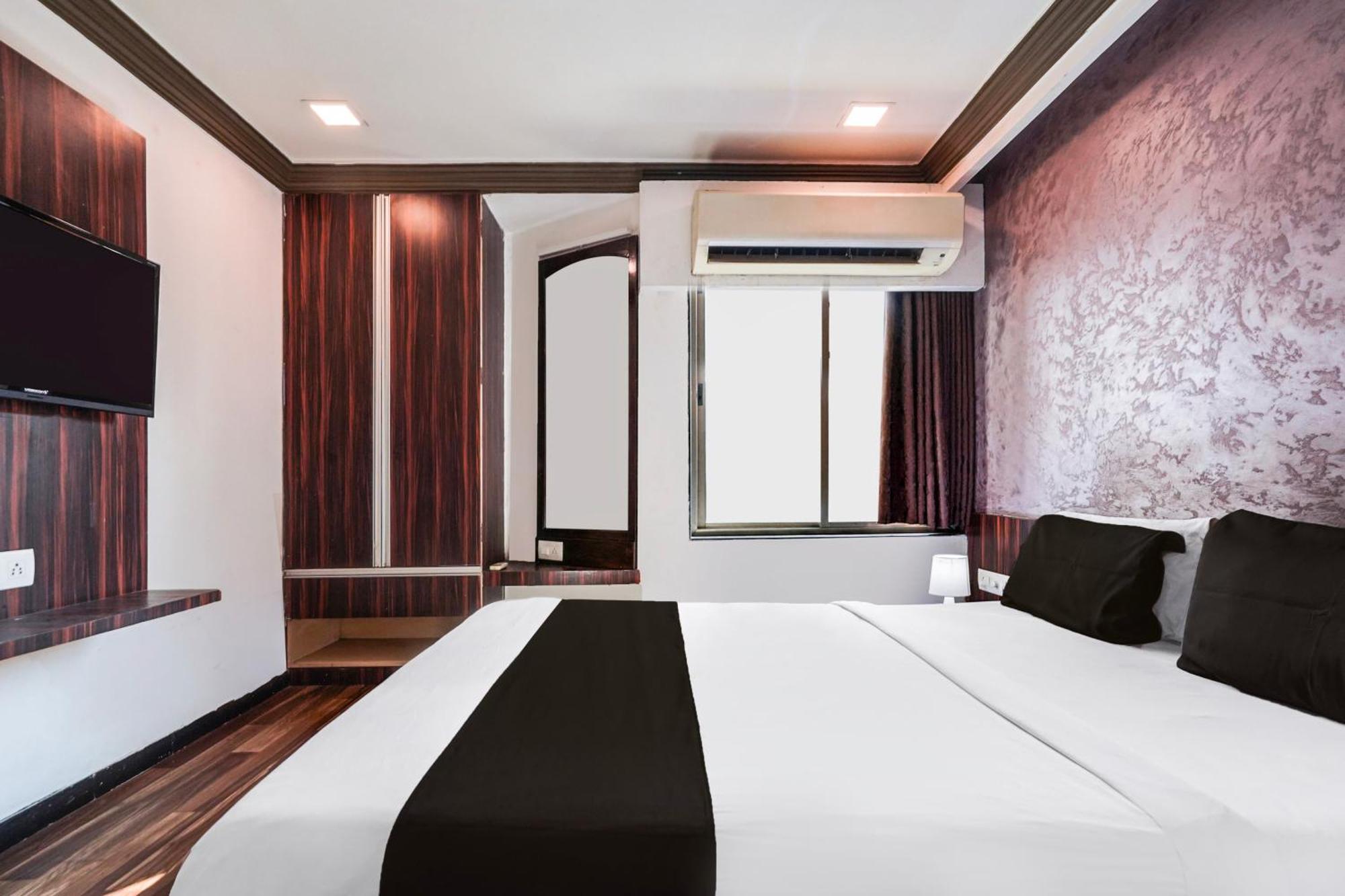 Hotel O Bridge Ahmedabad Esterno foto