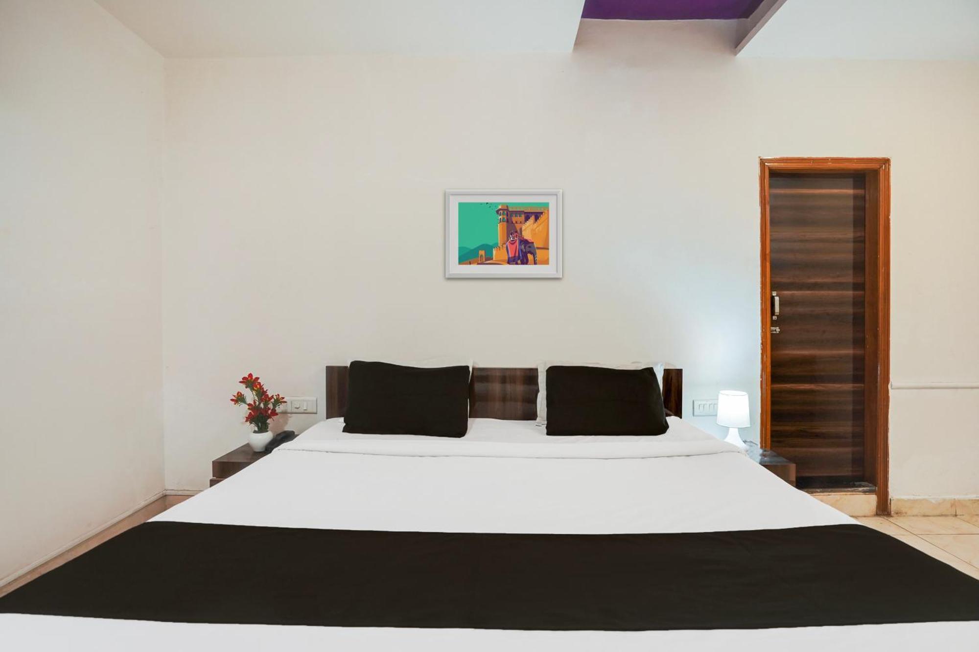 Hotel O Bridge Ahmedabad Esterno foto