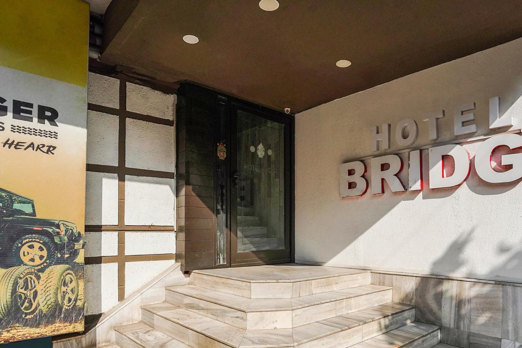 Hotel O Bridge Ahmedabad Esterno foto