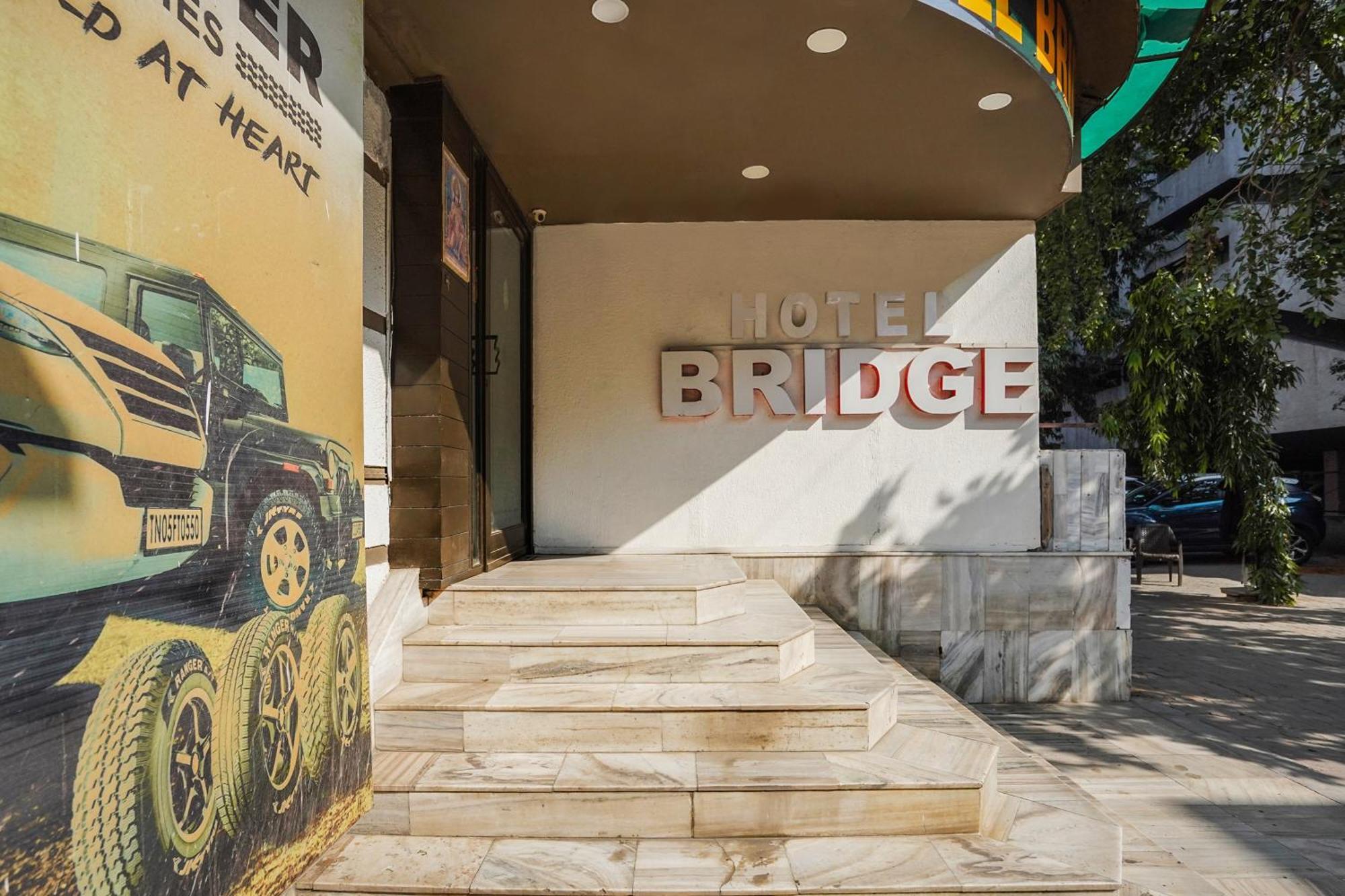 Hotel O Bridge Ahmedabad Esterno foto