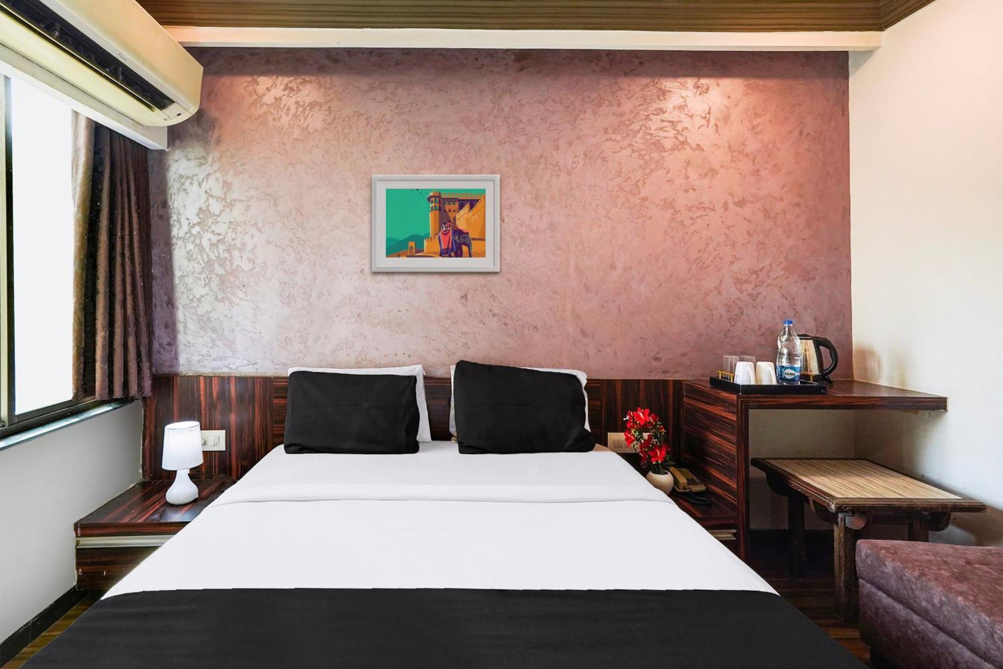 Hotel O Bridge Ahmedabad Esterno foto