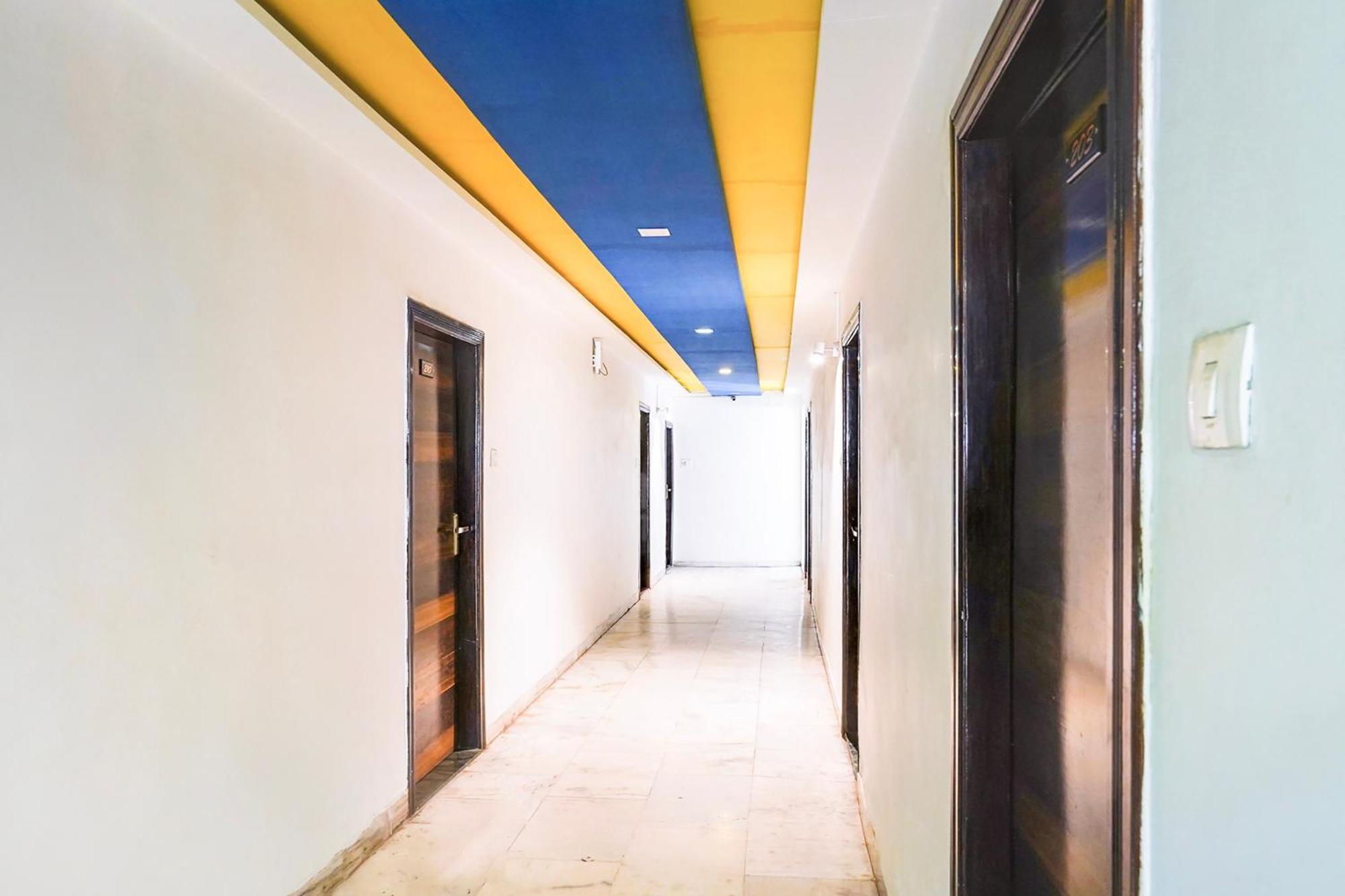 Hotel O Bridge Ahmedabad Esterno foto