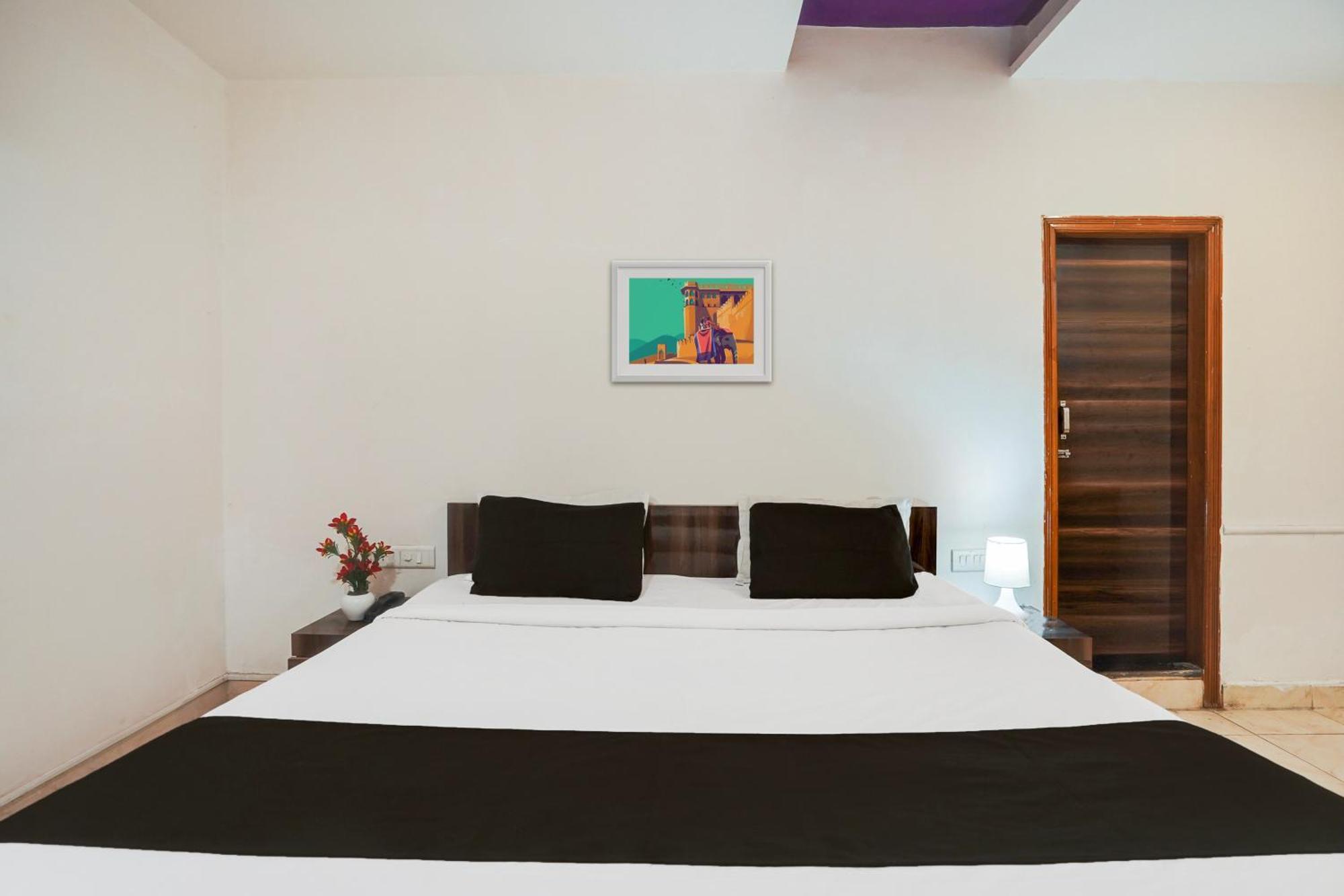 Hotel O Bridge Ahmedabad Esterno foto