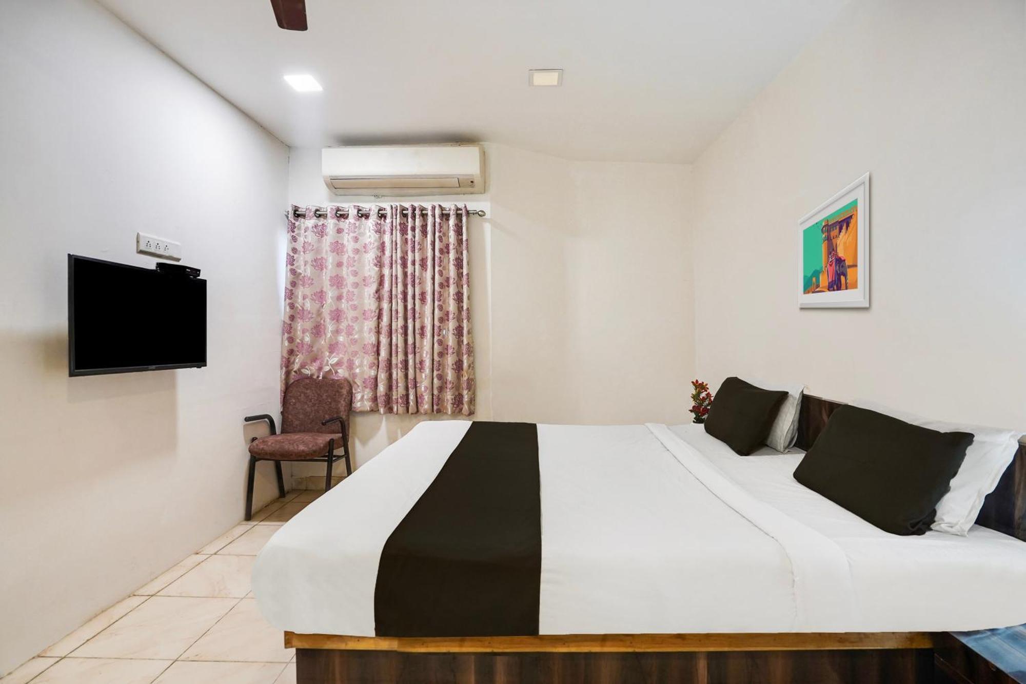 Hotel O Bridge Ahmedabad Esterno foto
