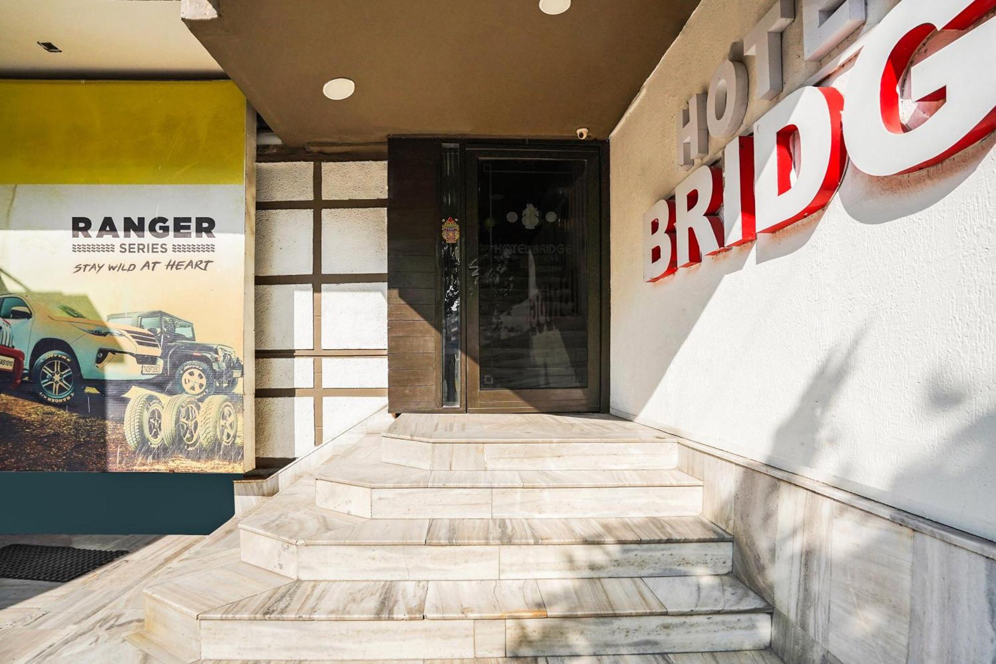 Hotel O Bridge Ahmedabad Esterno foto