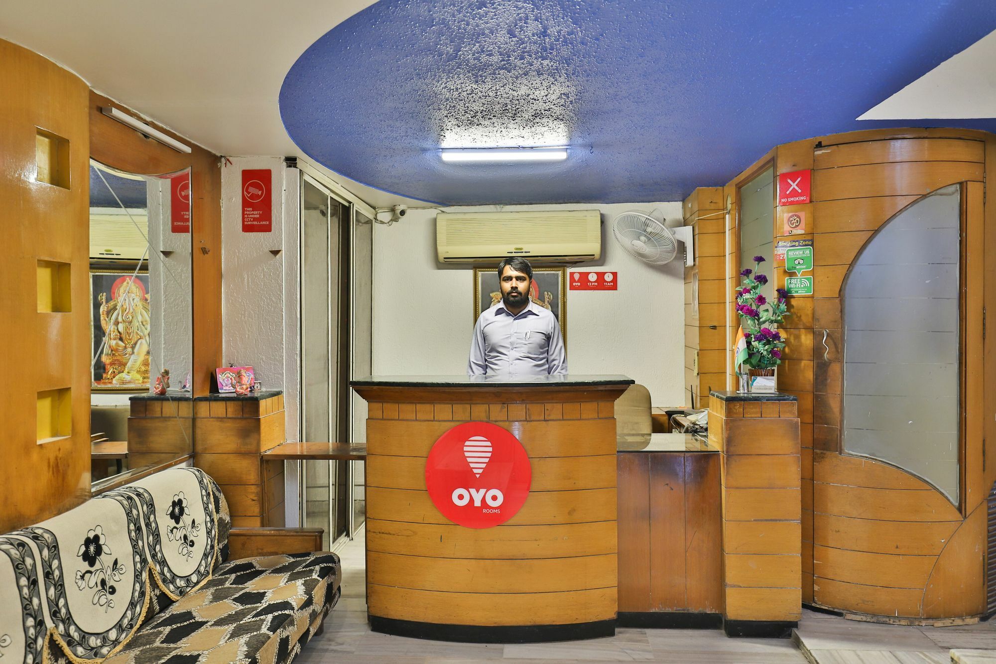 Hotel O Bridge Ahmedabad Esterno foto