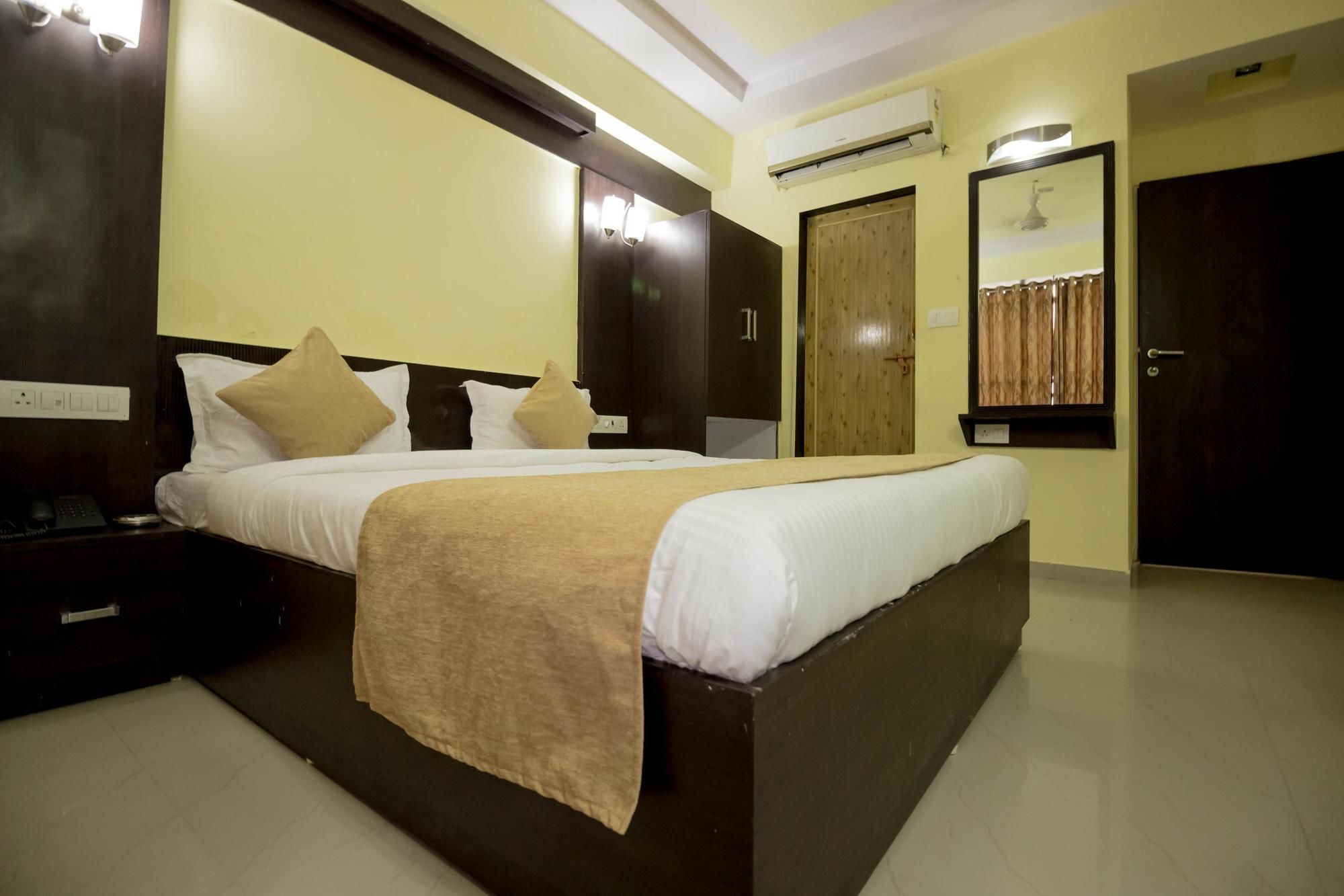 Hotel O Bridge Ahmedabad Esterno foto