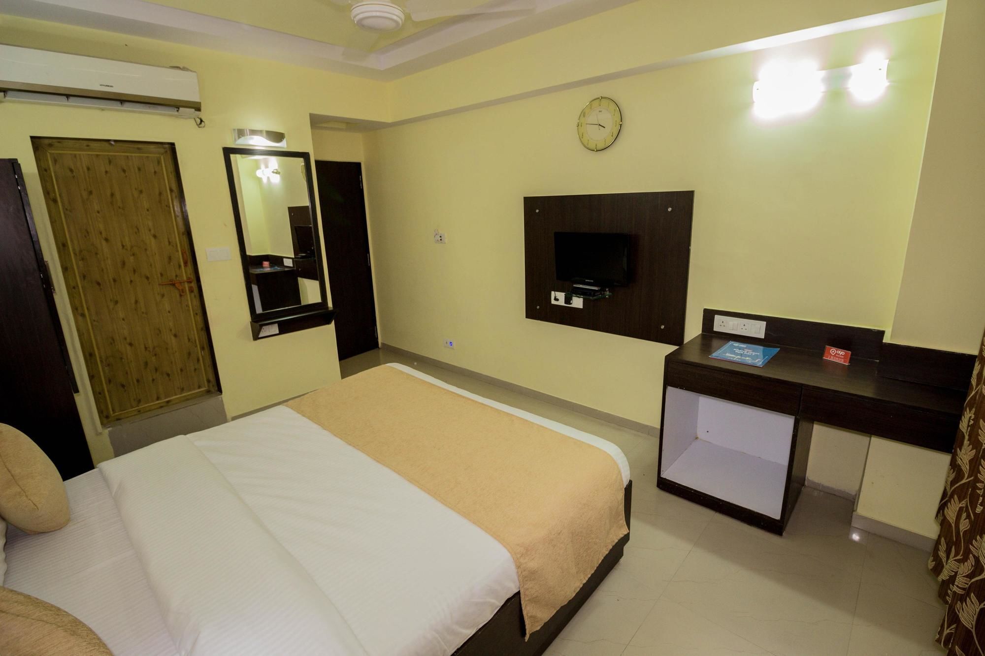 Hotel O Bridge Ahmedabad Esterno foto