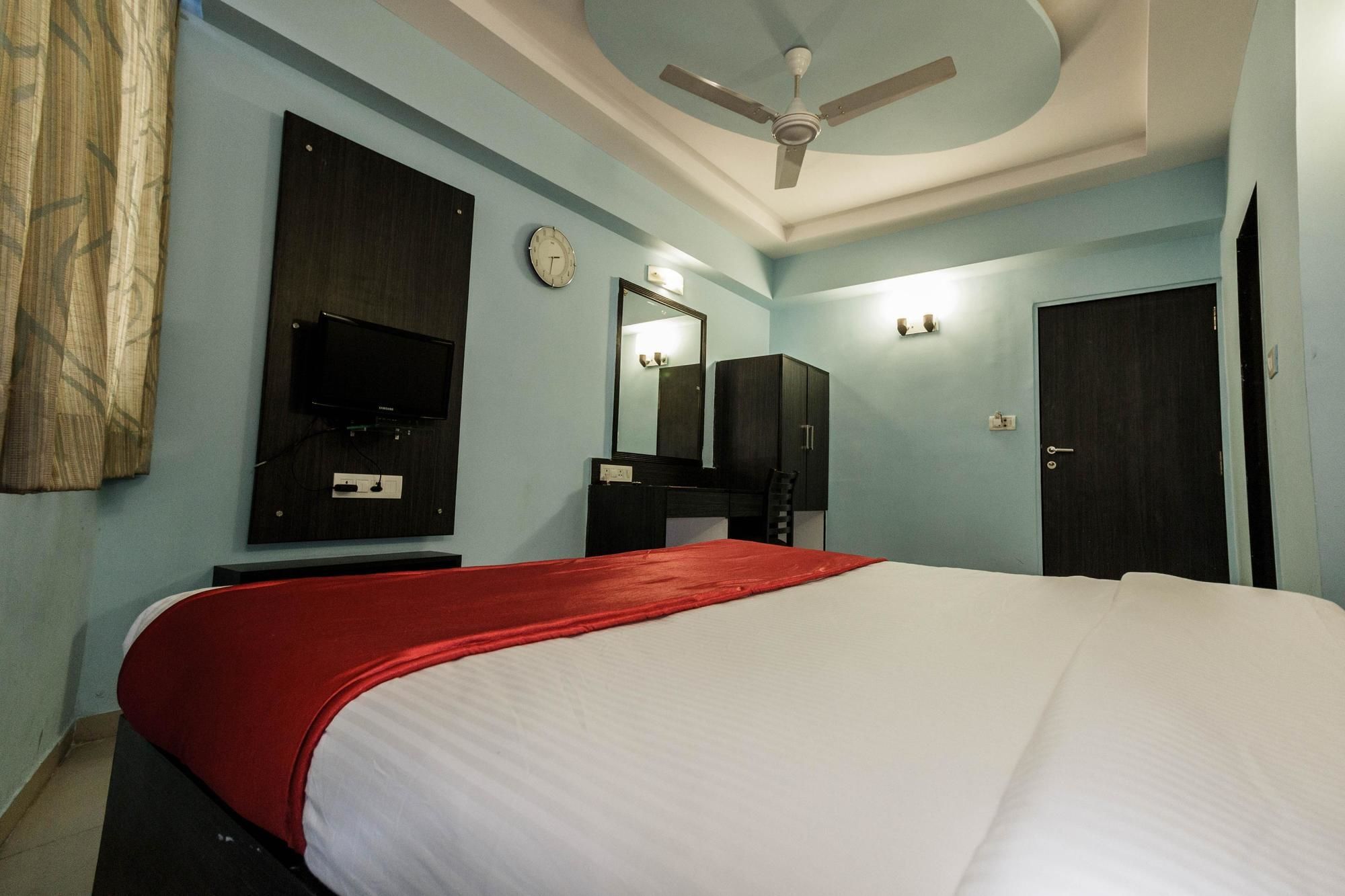 Hotel O Bridge Ahmedabad Esterno foto