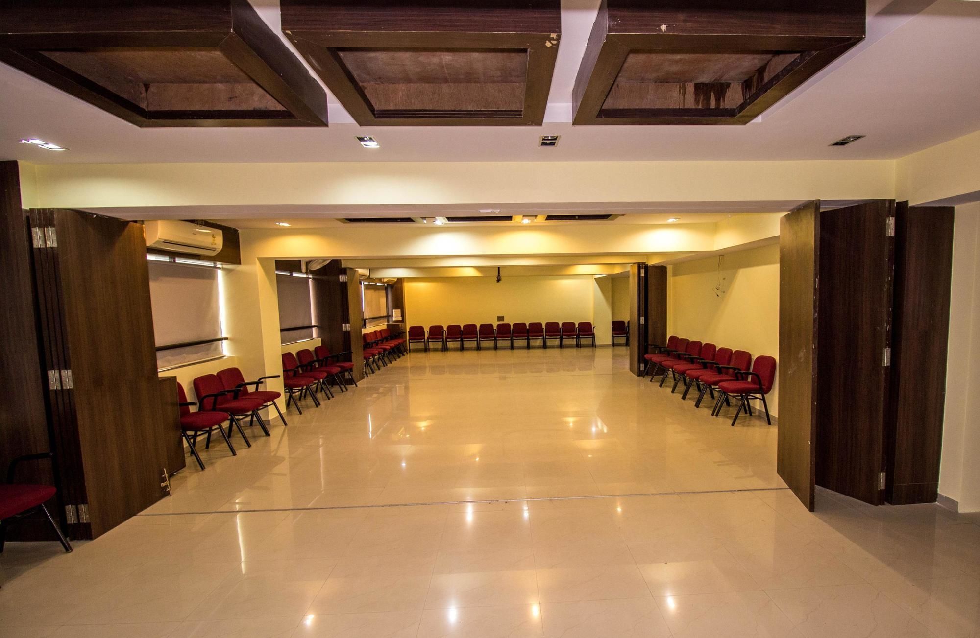 Hotel O Bridge Ahmedabad Esterno foto
