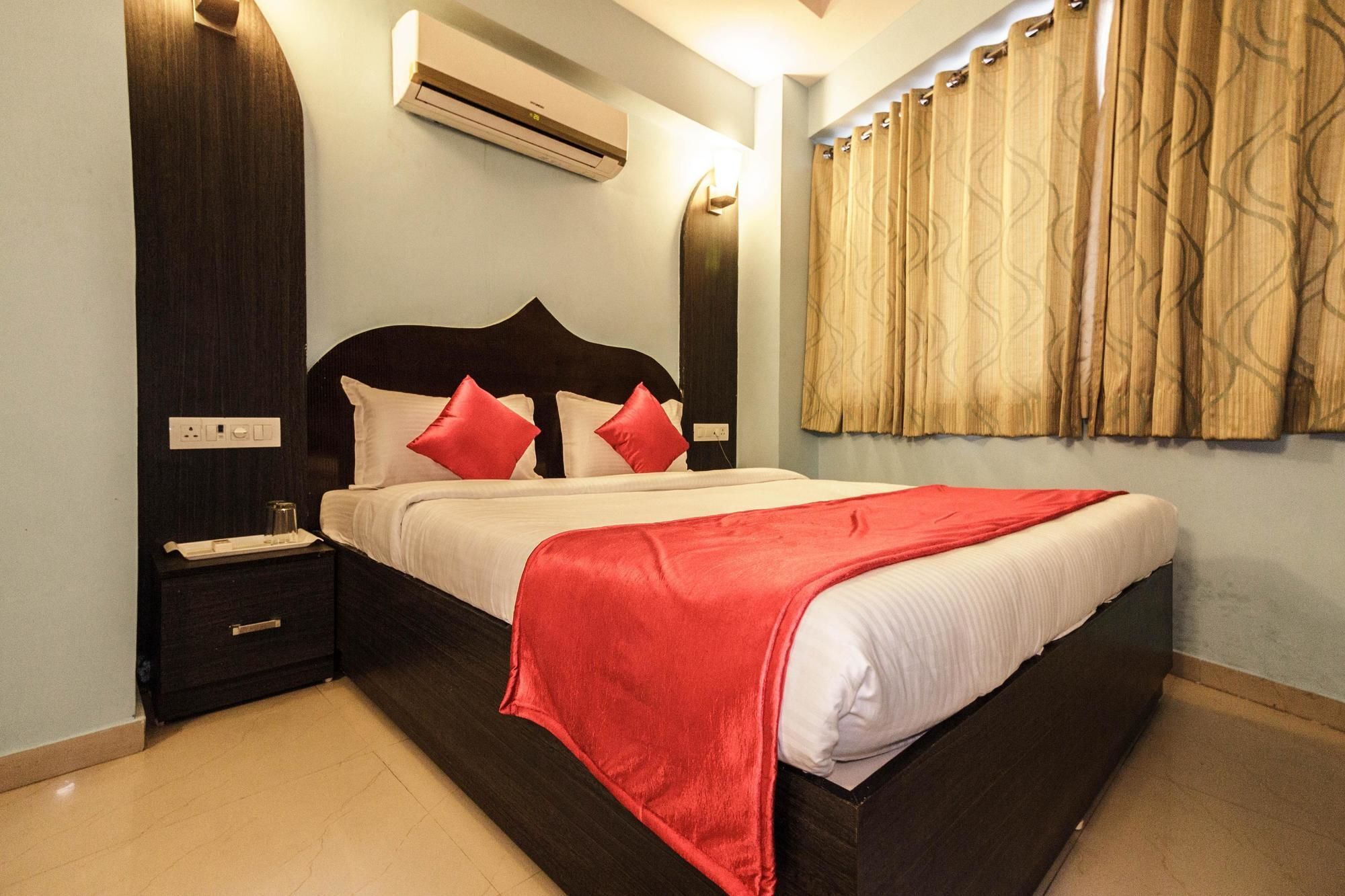 Hotel O Bridge Ahmedabad Esterno foto