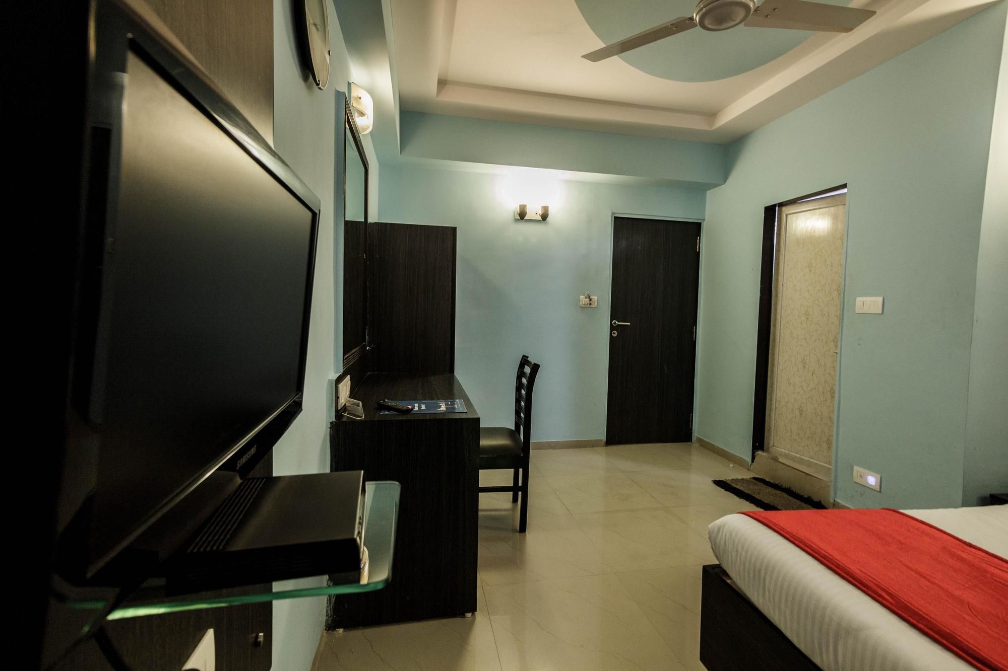 Hotel O Bridge Ahmedabad Esterno foto