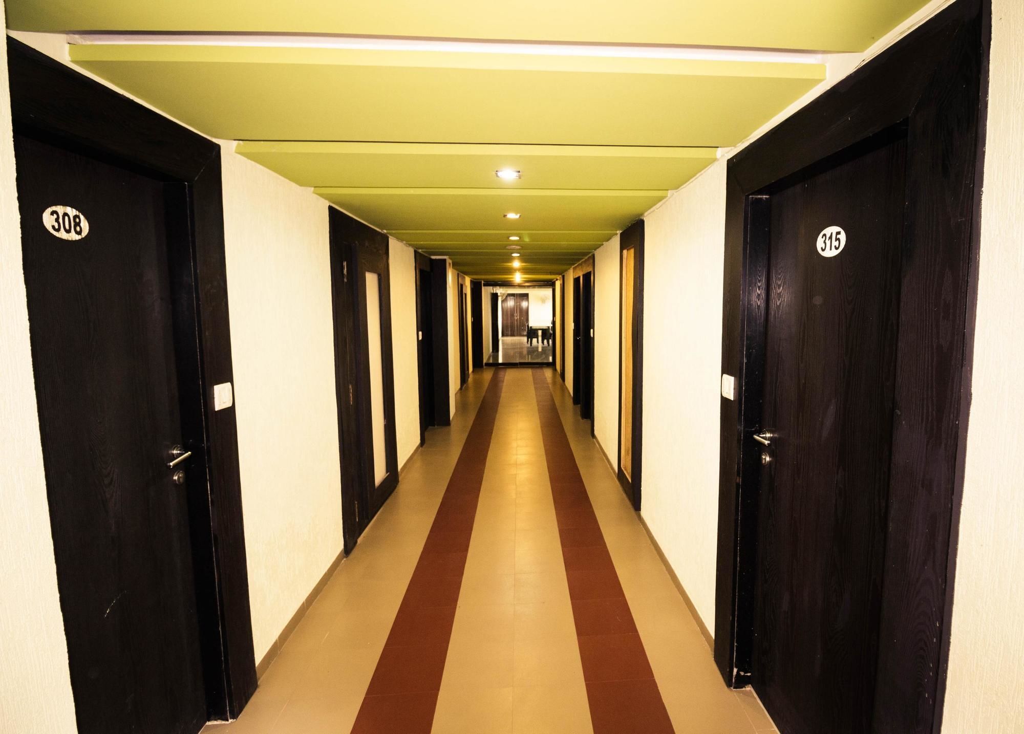 Hotel O Bridge Ahmedabad Esterno foto